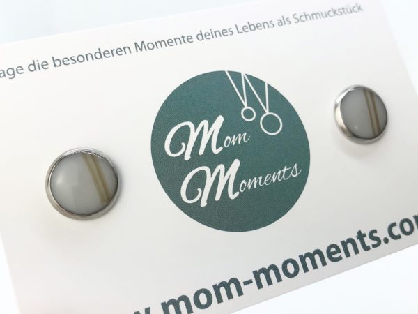 Muttermilchschmuck von Mom-Moments, Muttermilchohrstecker mit Haaren veredelt, Ohrstecker aus Muttermilch