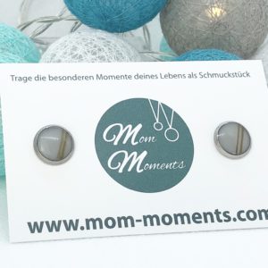 Muttermilchschmuck von Mom-Moments, Muttermilchohrstecker mit Haaren veredelt, Ohrstecker aus Muttermilch