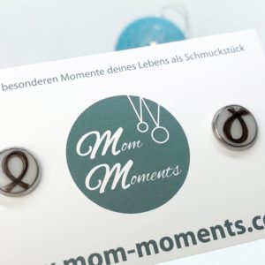 Muttermilchschmuck, Orstecker aus Muttermilch mit Haaren als Schleife gelegt veredelt, Schmuck aus Muttermilch