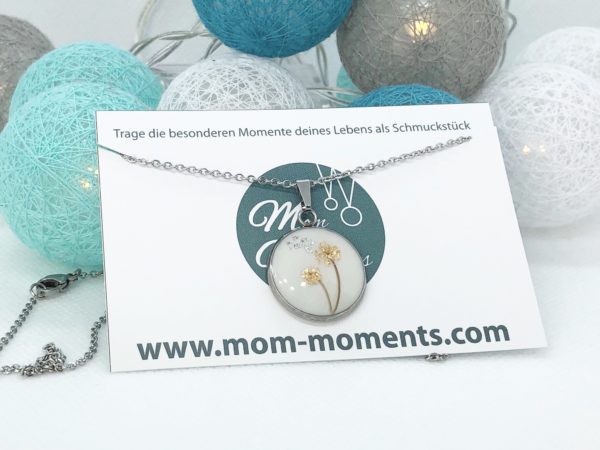 Muttermilchschmuck, Halskette aus Muttermilch mit Haaren und goldenem und silbernen Blattmetall als Pusteblume gelegt, Schmuck aus Muttermilch von Mom-Moments