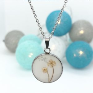 Muttermilchschmuck, Halskette aus Muttermilch mit Haaren und goldenem und silbernen Blattmetall als Pusteblume gelegt, Schmuck aus Muttermilch von Mom-Moments