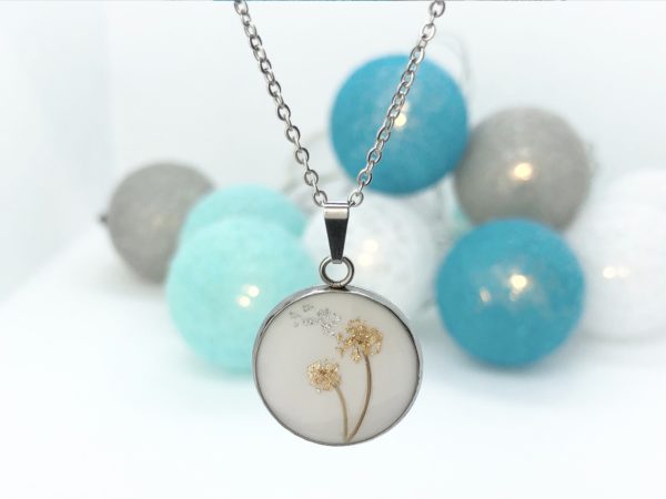 Muttermilchschmuck, Halskette aus Muttermilch mit Haaren und goldenem und silbernen Blattmetall als Pusteblume gelegt, Schmuck aus Muttermilch von Mom-Moments