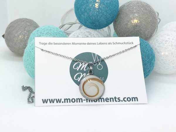 Muttermilchschmuck, Halskette aus Muttermilch mit Haaren als Kringel gelegt, Schmuck aus Muttermilch von Mom-Moments