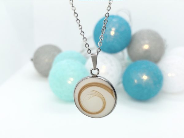 Muttermilchschmuck, Halskette aus Muttermilch mit Haaren als Kringel gelegt, Schmuck aus Muttermilch von Mom-Moments