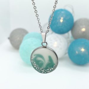 Muttermilchschmuck, Halskette aus Muttermilch mit grüner Farbe und Blattmetall veredelt, Schmuck aus Muttermilch von Mom-Moments