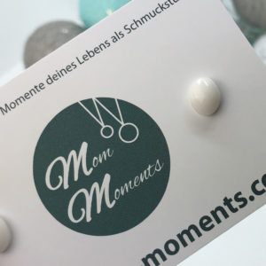 Tragebild Ohrstecker komplett aus Muttermilch, Schmuck aus Muttermilch, Muttermilchschmuck von Mom-Moments