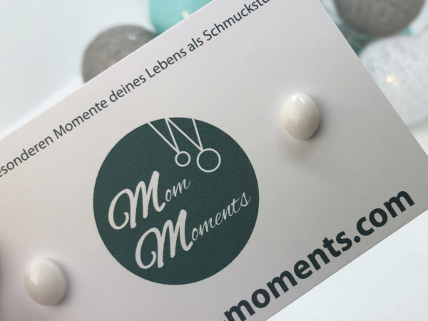 Tragebild Ohrstecker komplett aus Muttermilch, Schmuck aus Muttermilch, Muttermilchschmuck von Mom-Moments