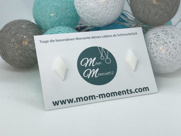 Tragebild Ohrstecker komplett aus Muttermilch, Schmuck aus Muttermilch, Muttermilchschmuck von Mom-Moments